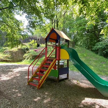 La Dependance De La Des Oiseaux - Pierre