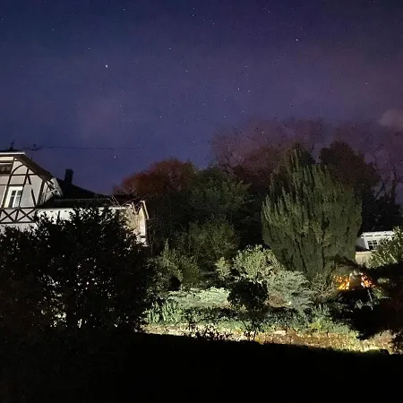 La Dependance De La Des Oiseaux - Pierre