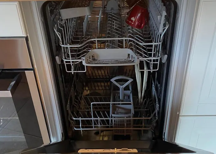 La Dependance De La Des Oiseaux - Pierre