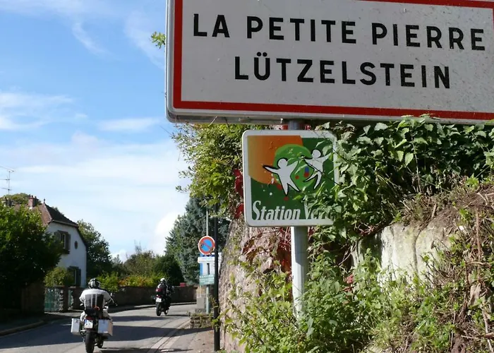 La Dependance De La Des Oiseaux - Pierre لا بيتيت-بيير